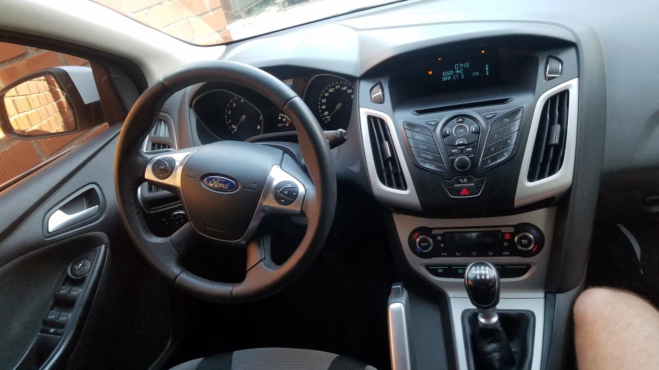 Ford Focus Hatchback 1L Молоко