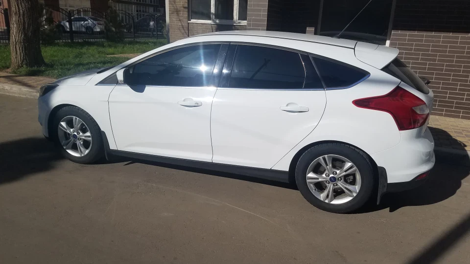 Ford Focus Hatchback 1L Молоко 2