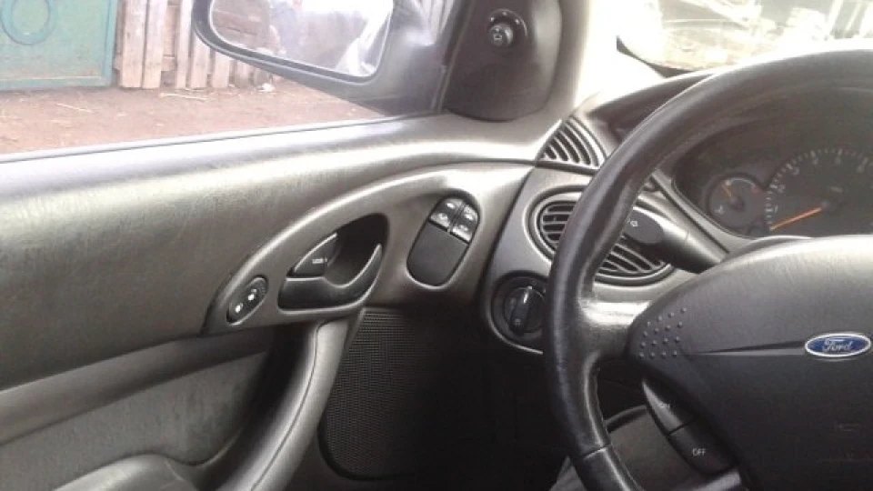 Ford Focus Hatchback 2.0 USA 5