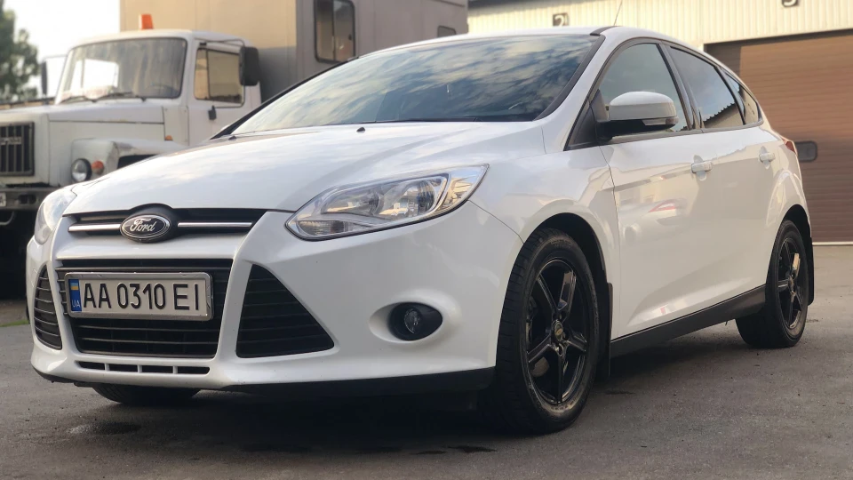 Ford Focus Hatchback Білосніжка 2