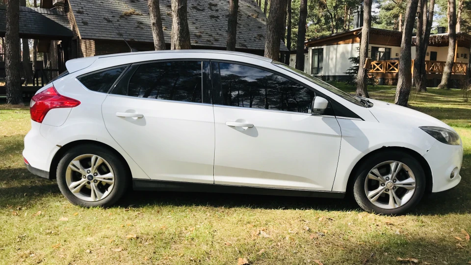 Ford Focus Hatchback Білий але злий літр) 2