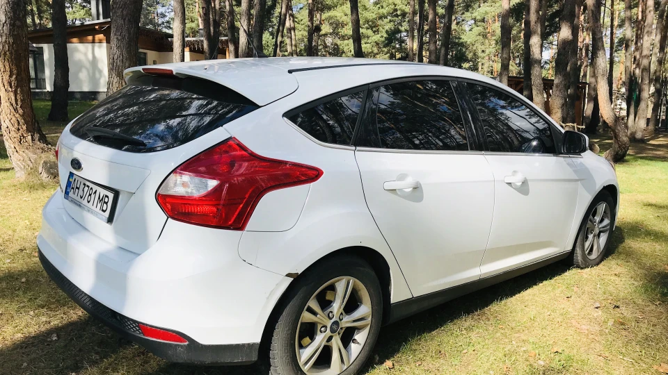 Ford Focus Hatchback Білий але злий літр) 3