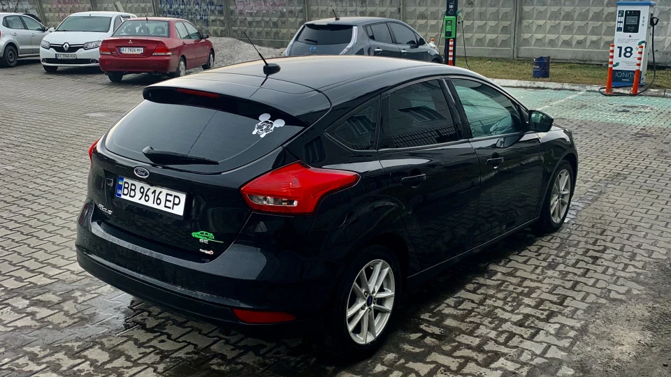 Ford Focus Hatchback Black edition 4