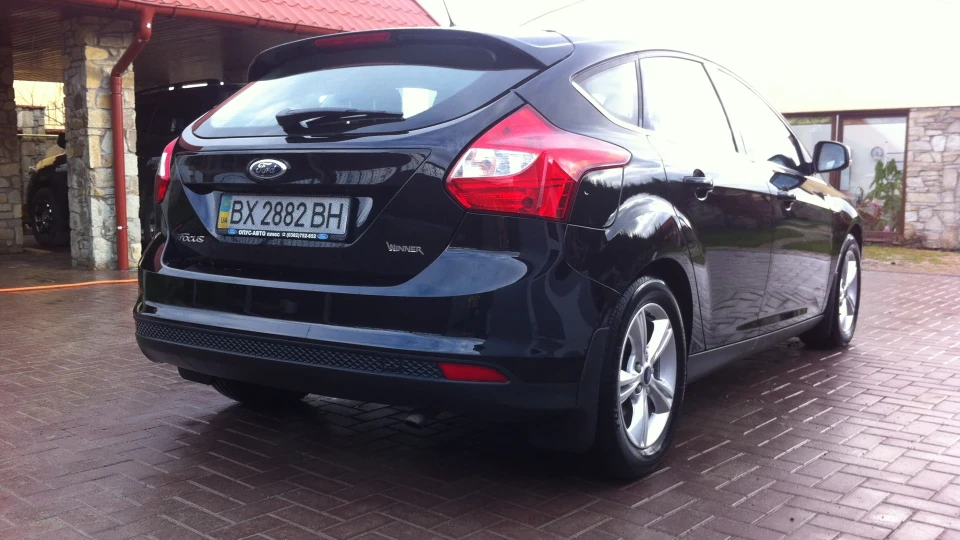 Ford Focus Hatchback Black 3