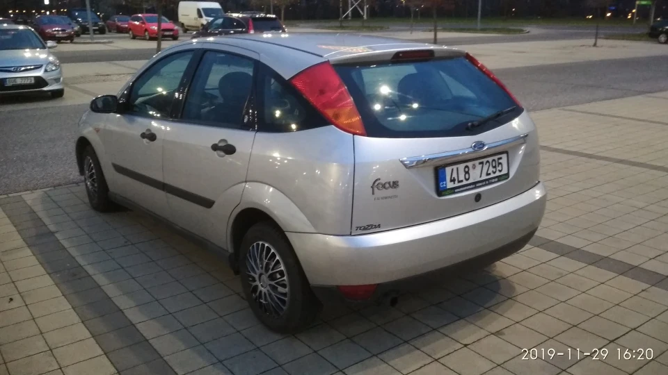 Ford Focus Hatchback Chia 3