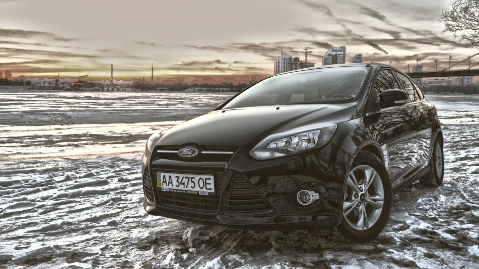 Ford Focus Hatchback чорний 3