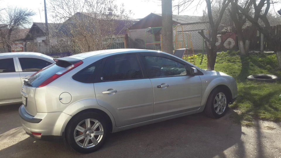 Ford Focus Hatchback GHIA TI VCT 4