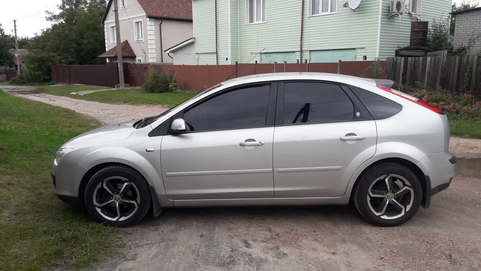 Ford Focus Hatchback Ghia 4