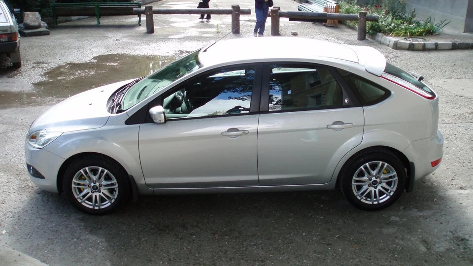 Ford Focus Hatchback Just FF Ghia 2