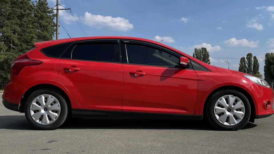Ford Focus Hatchback Червоний металік 1.0т. 5