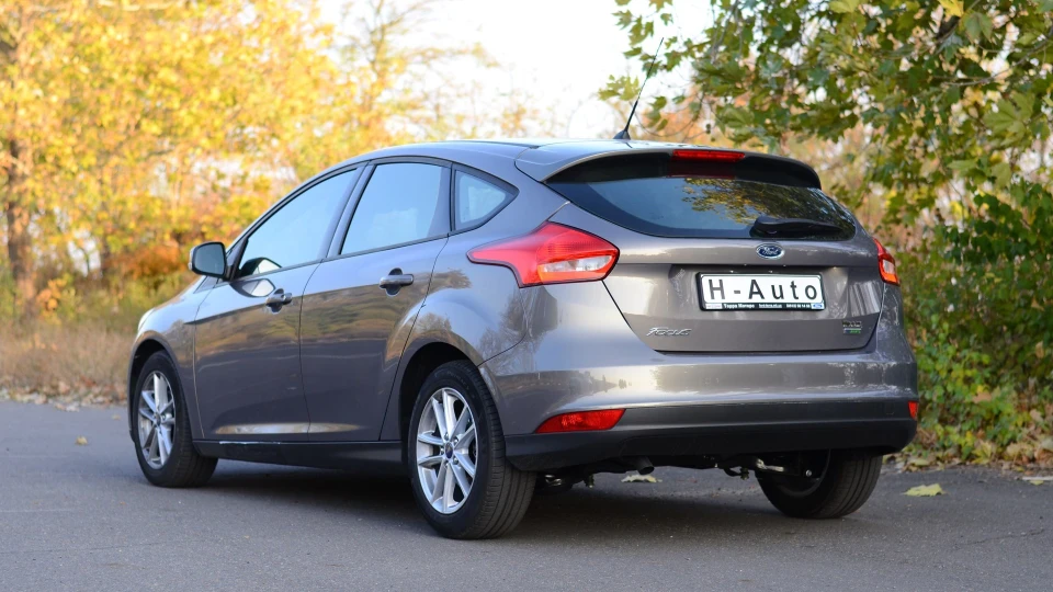 Ford Focus Hatchback Lunar Sky Ecoobost 2