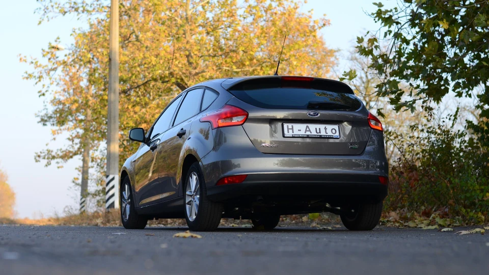 Ford Focus Hatchback Lunar Sky Ecoobost 3