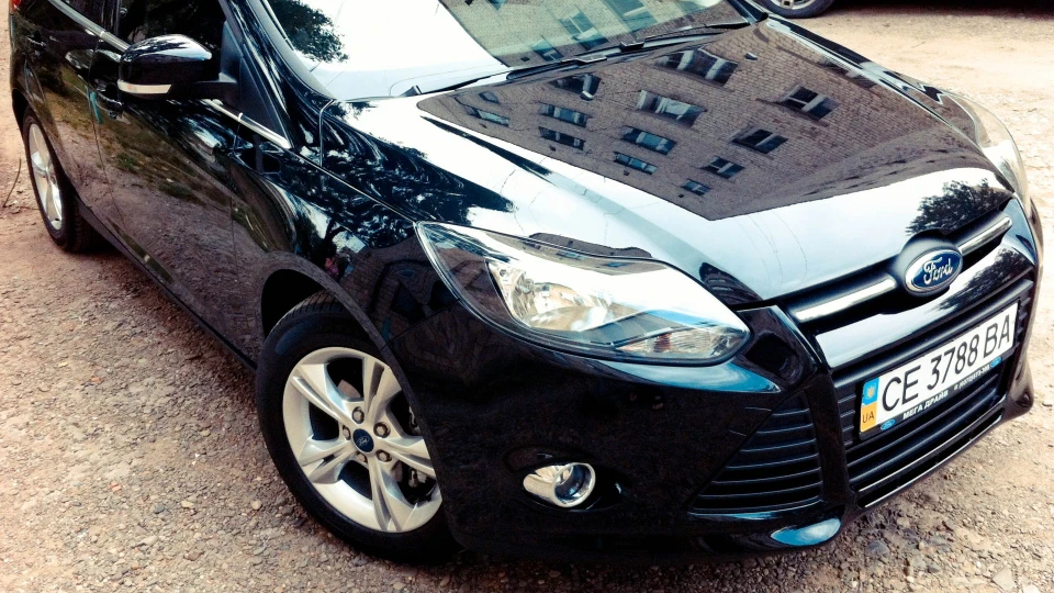 Ford Focus Hatchback ***Panther Black*** 2
