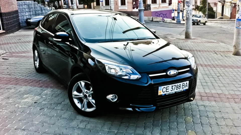 Ford Focus Hatchback ***Panther Black*** 3