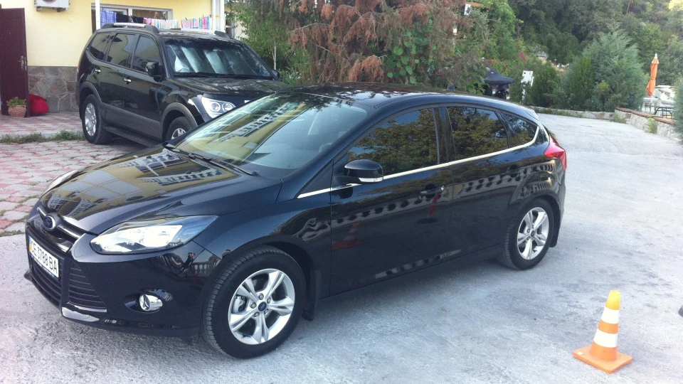 Ford Focus Hatchback ***Panther Black*** 4