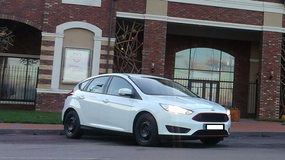 Ford Focus Hatchback S 3