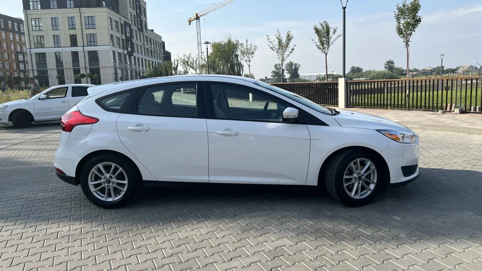 Ford Focus Hatchback SE 3