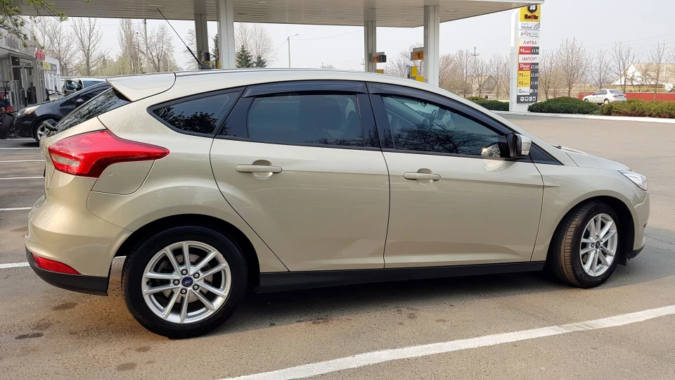 Ford Focus Hatchback Tectonik Silver 5