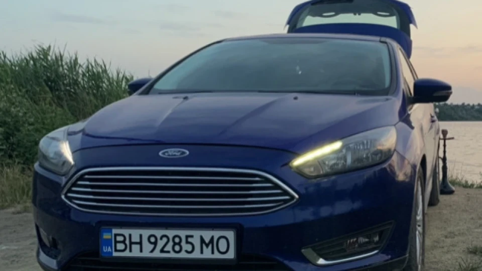 Ford Focus Hatchback Titanium 2.0 Blue 3
