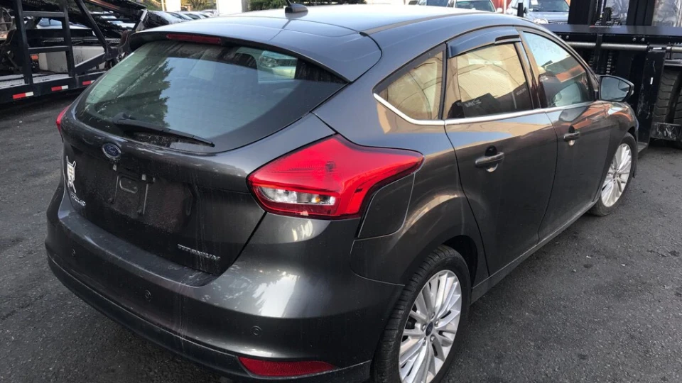 Ford Focus Hatchback Titanium 3