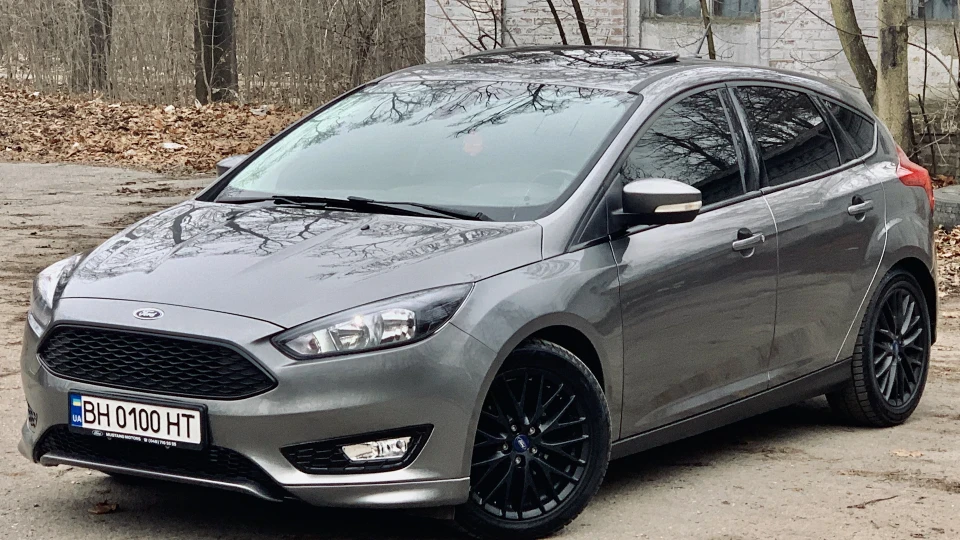 Ford Focus Hatchback TITANIUM 2