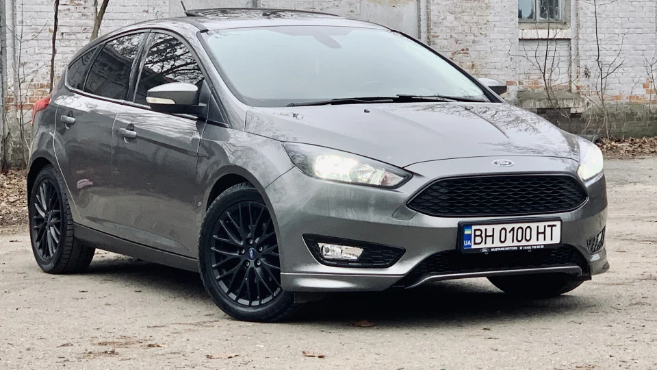 Ford Focus Hatchback TITANIUM 3