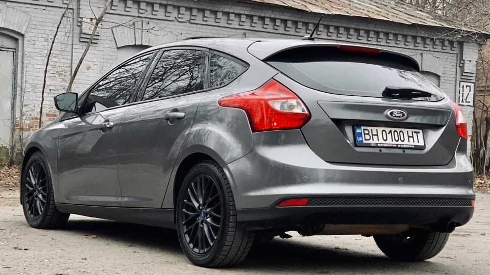 Ford Focus Hatchback TITANIUM 4
