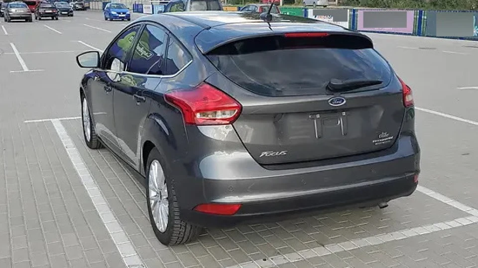 Ford Focus Hatchback Titanium 2