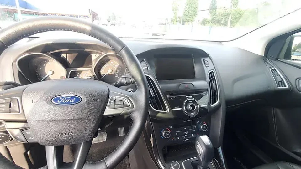 Ford Focus Hatchback Titanium 3