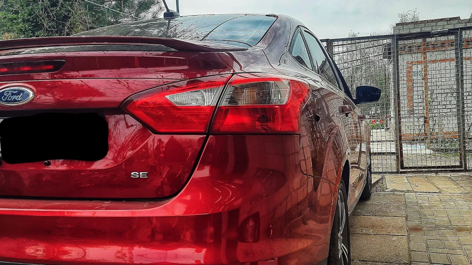 Ford Focus Sedan 3