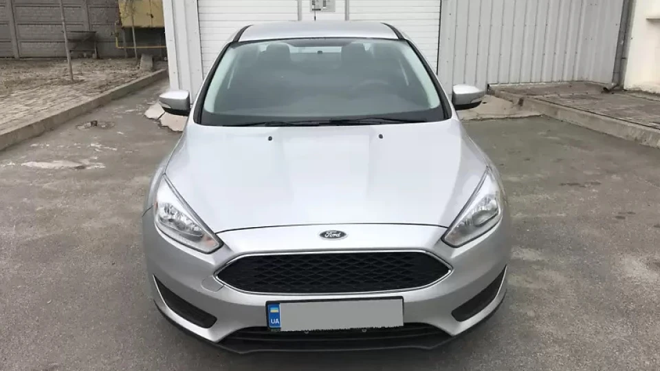 Ford Focus Sedan 4