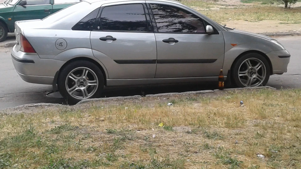 Ford Focus Sedan 3