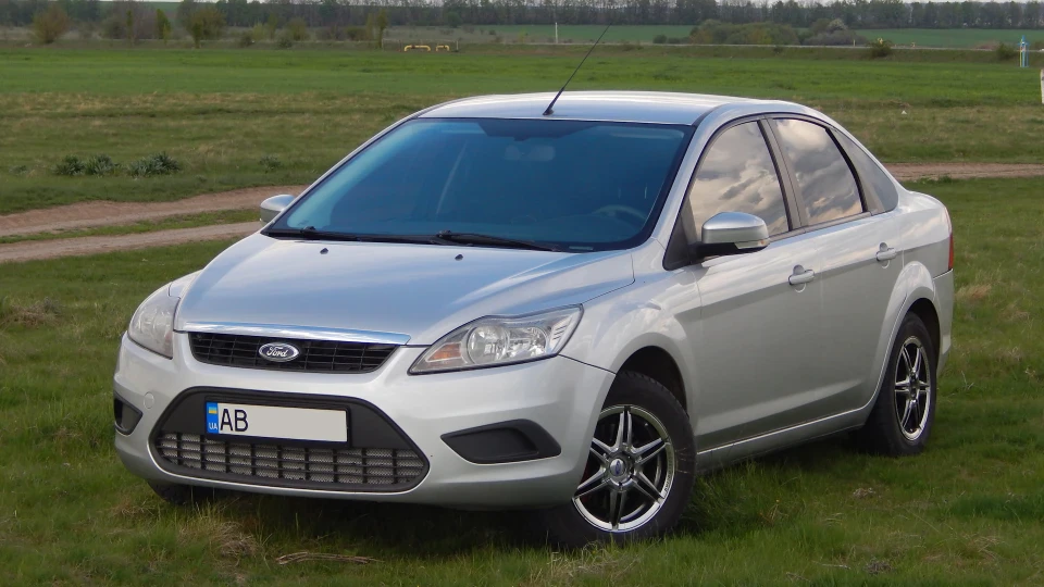 Ford Focus Sedan 4