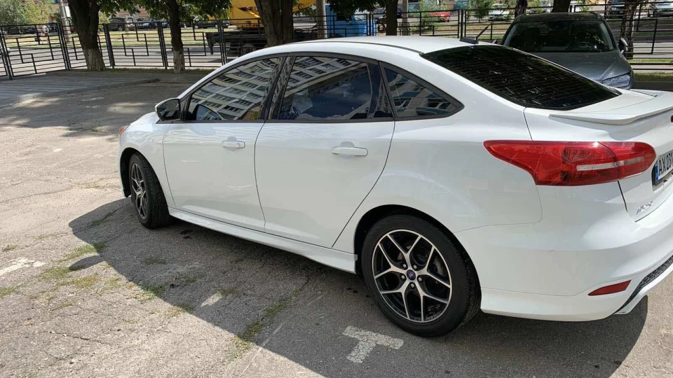 Ford Focus Sedan 2