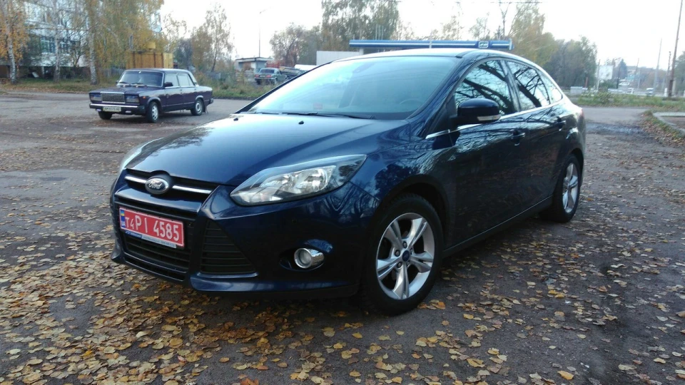 Ford Focus Sedan 4