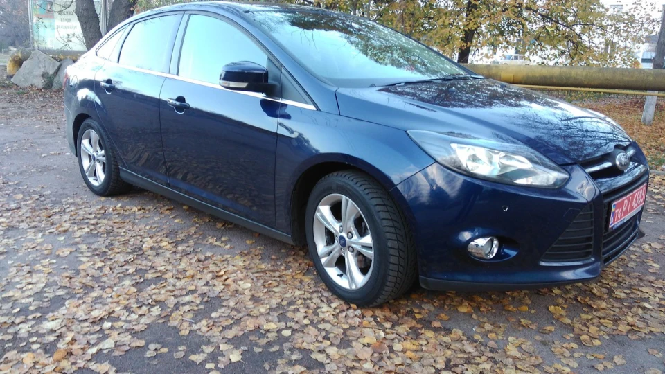 Ford Focus Sedan 5