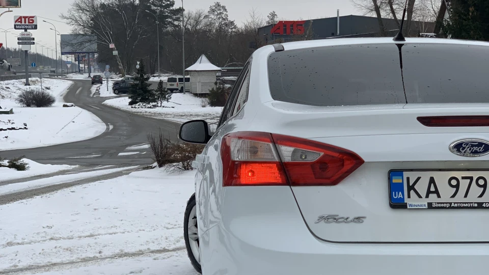 Ford Focus Sedan 4