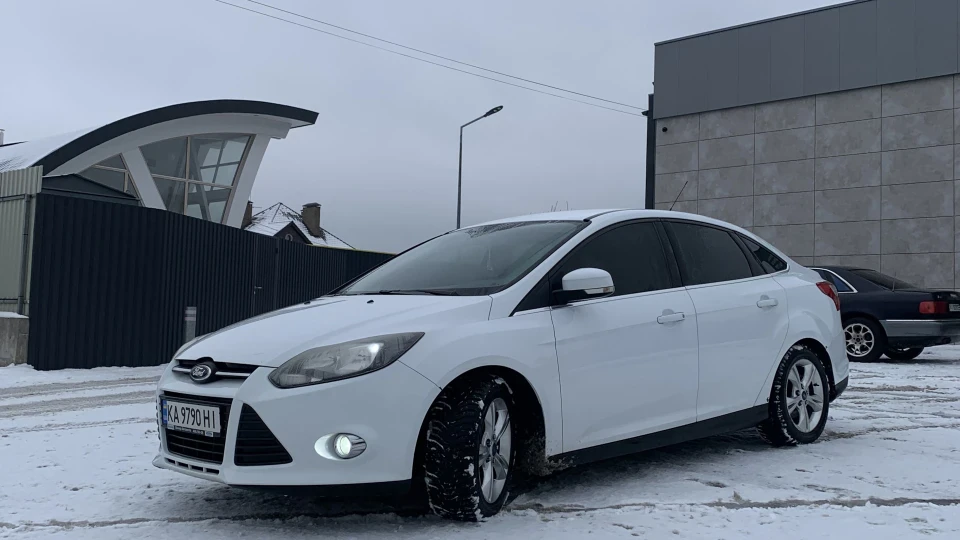 Ford Focus Sedan 5