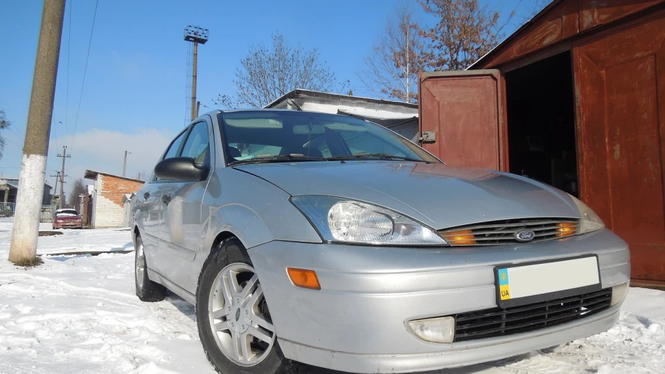Ford Focus Sedan 5