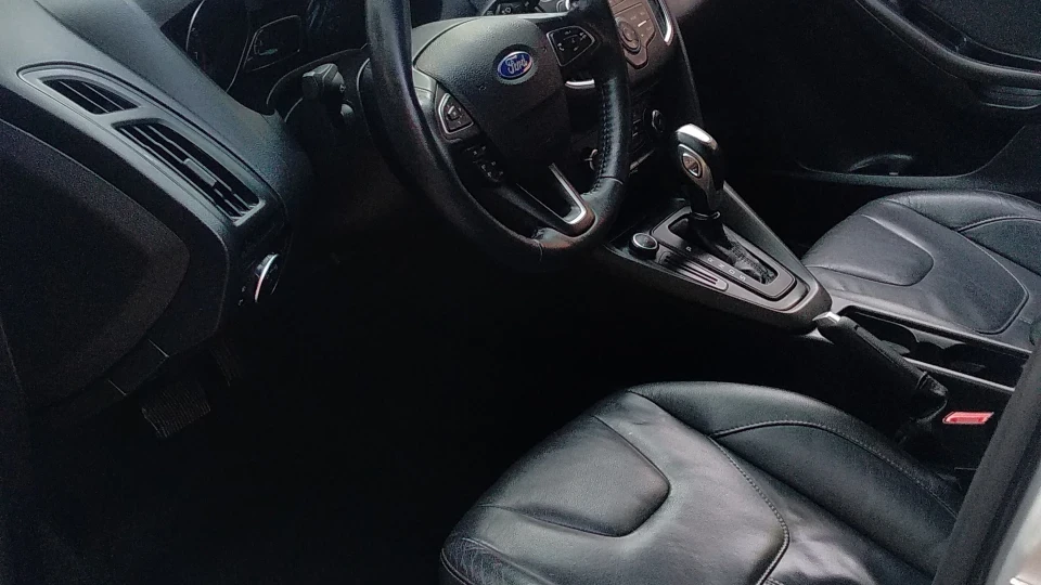 Ford Focus Sedan 2