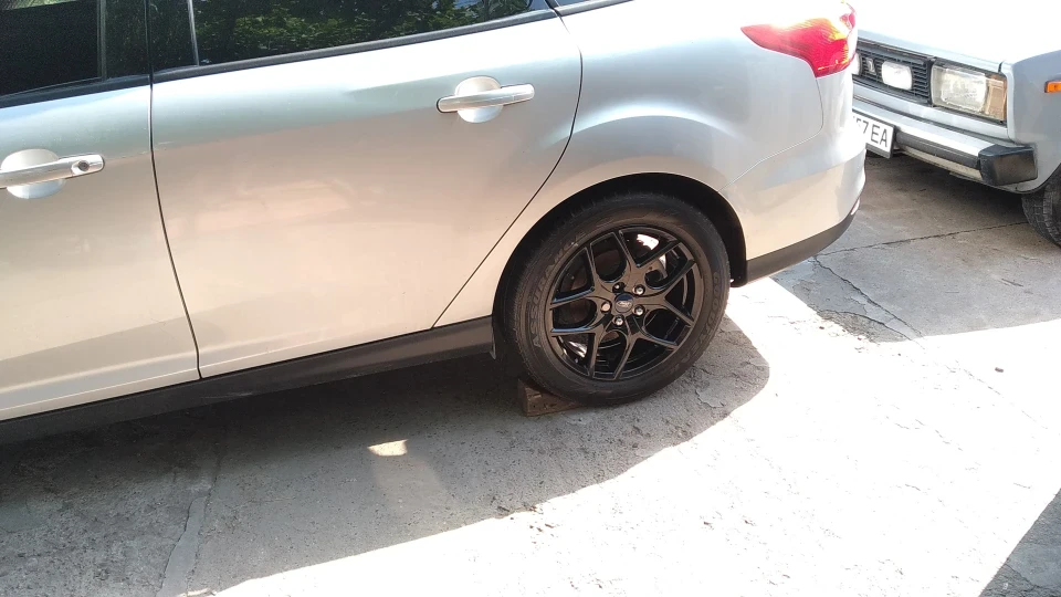 Ford Focus Sedan 4