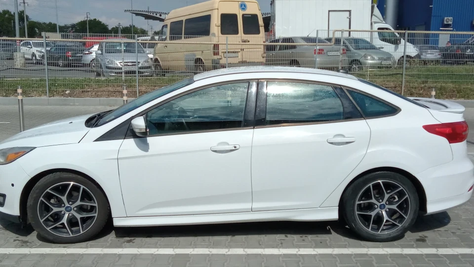 Ford Focus Sedan 2