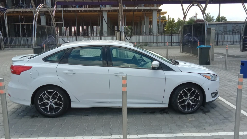 Ford Focus Sedan 3