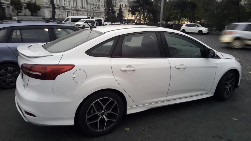Ford Focus Sedan 5