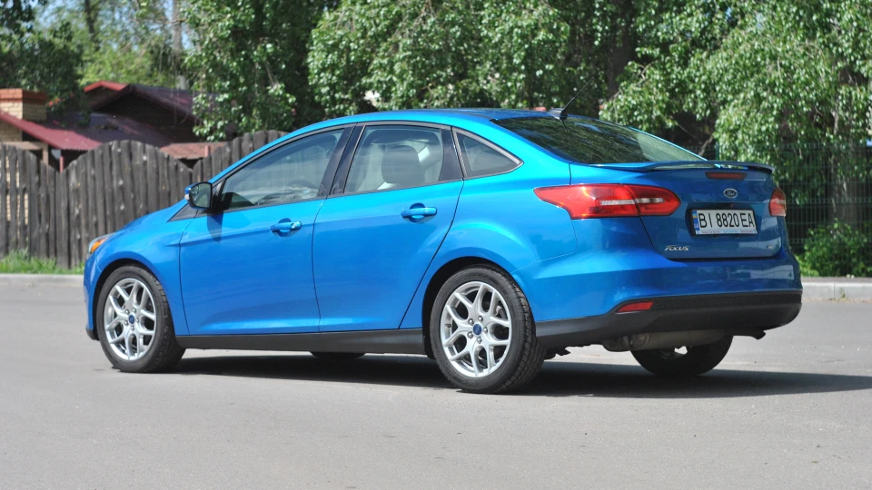 Ford Focus Sedan 3