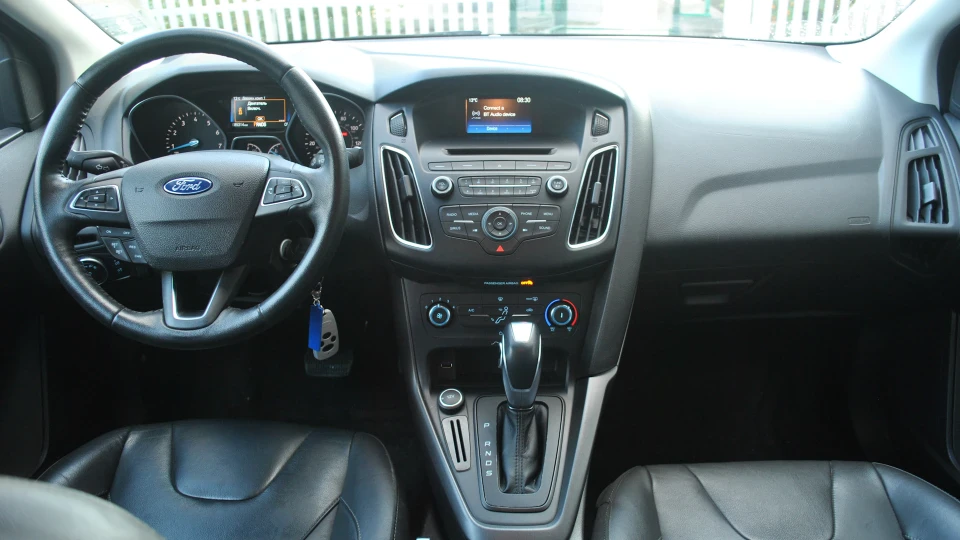 Ford Focus Sedan 4