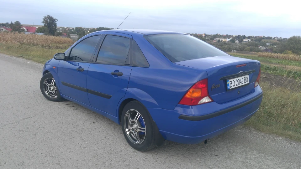 Ford Focus Sedan 1 3