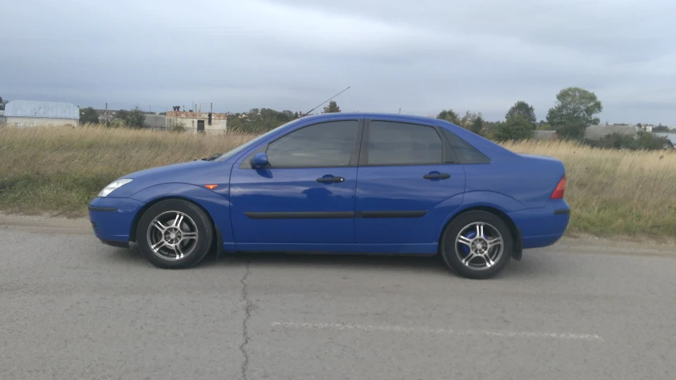Ford Focus Sedan 1 4