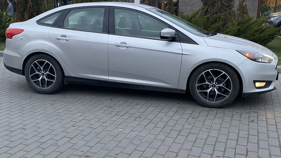Ford Focus Sedan 1.0 ecoboost 3