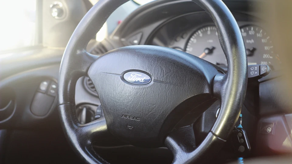 Ford Focus Sedan 1,6 v16 automat 2